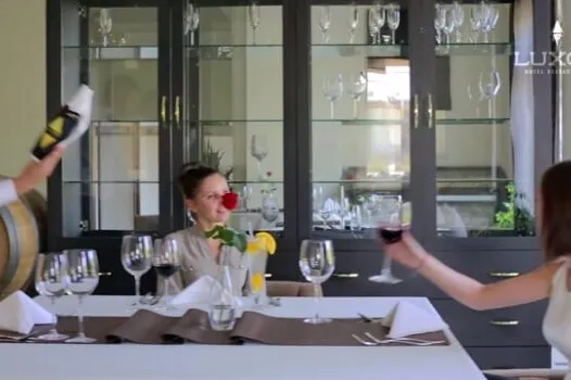 Film reklamowy na telebim. Hotel Luxor